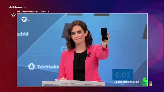 Isabel Díaz Ayuso (PP) se 'trolea' a sí misma en pleno debate televisivo: defiende un "Madrid digitalizado" con un móvil apagado Isabel Díaz Ayuso (PP) se 'trolea' a sí misma en pleno debate televisivo: defiende un "Madrid digitalizado" con un móvil apagado