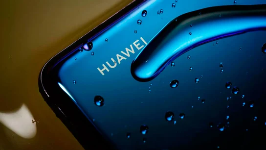 Logotipo de Huawei en uno de sus móviles Logotipo de Huawei en uno de sus móviles