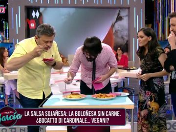 Miki Nadal y Quique Peinado prueban la salsa 'sojañesa' Miki Nadal y Quique Peinado prueban la salsa 'sojañesa'