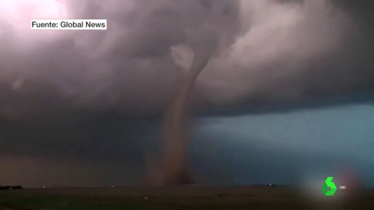 Esto es lo que ocurre en el interior de un tornado en plena oleada