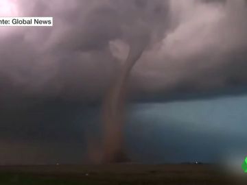 Esto es lo que ocurre en el interior de un tornado en plena oleada Esto es lo que ocurre en el interior de un tornado en plena oleada