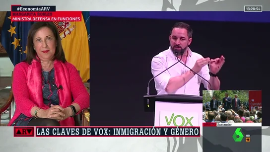 Margarita Robles responde al llamamiento de Vox para usar la Legión en "en las fronteras": "Sería bueno que Abascal se leyera la Constitución" Margarita Robles responde al llamamiento de Vox para usar la Legión en "en las fronteras": "Sería bueno que Abascal se leyera la Constitución"