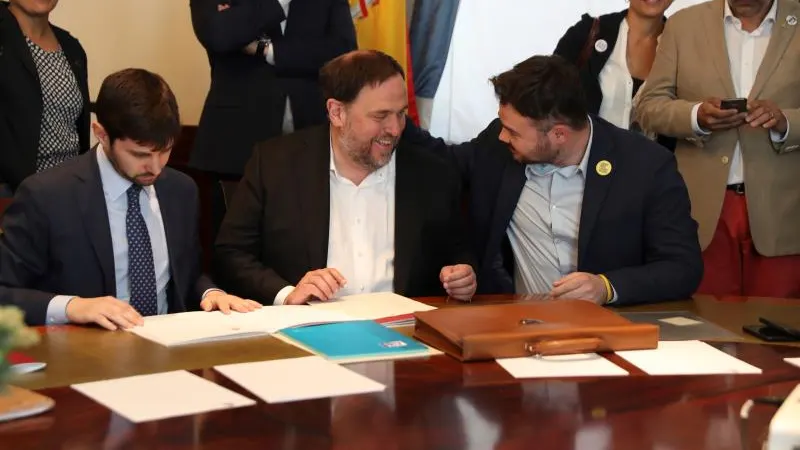 Oriol Junqueras, de ERC, conversa con Gabriel Rufián