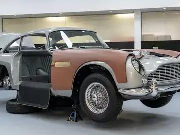 Aston Martin Goldfinger DB5 Continuation Series Aston Martin Goldfinger DB5 Continuation Series