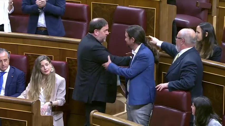 La entrada de los políticos presos al Congreso: así ha sido el saludo de Junqueras