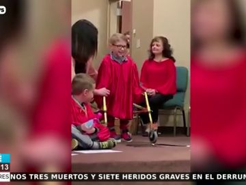 La historia de superación de un niño de cinco años con espina bífida que caminó por primera vez en su graduación La historia de superación de un niño de cinco años con espina bífida que caminó por primera vez en su graduación