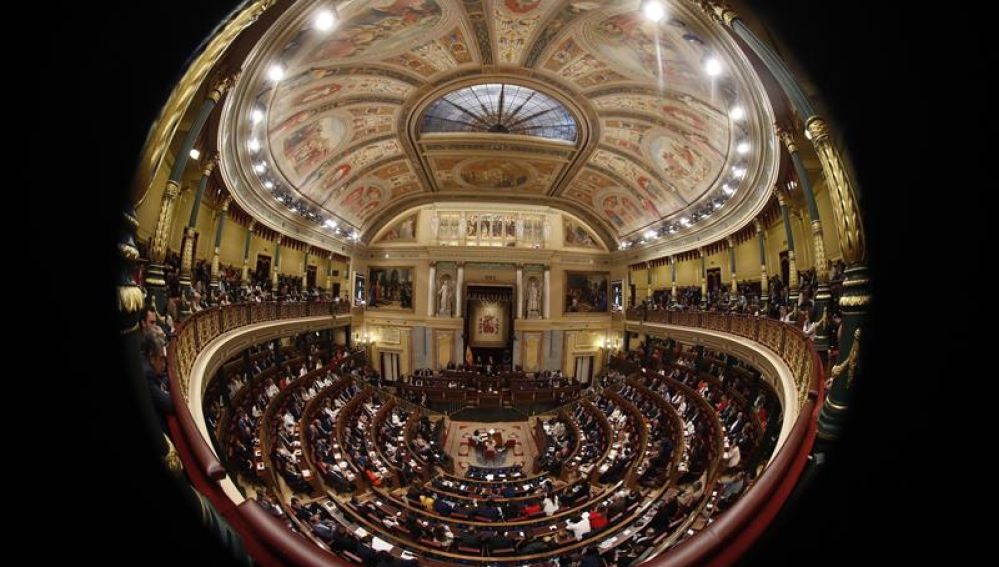 Vista general del hemiclíco del Congreso de los Diputados donde hoy se celebra la sesión constitutiva de las nuevas Cortes Generales
