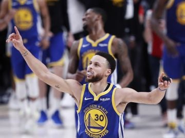 Stephen Curry celebra una canasta ante los Blazers Stephen Curry celebra una canasta ante los Blazers