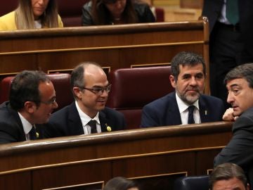 Rull, Turull y Jordi Sánchez hablan con Aitor Esteban Rull, Turull y Jordi Sánchez hablan con Aitor Esteban