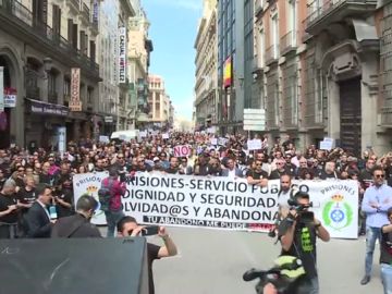 Funcionarios de prisiones reivindican mejoras en sus condiciones laborales en el Congreso Funcionarios de prisiones reivindican mejoras en sus condiciones laborales en el Congreso