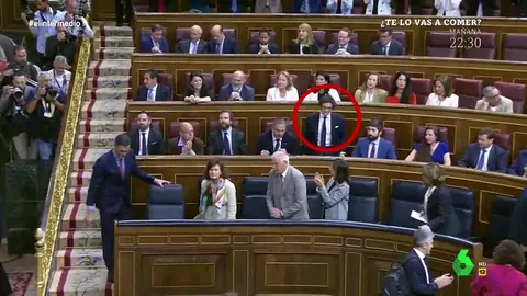 La 'cobra' de Sánchez a un diputado de Vox: "Lo peor de todo es que no puede ponerse rojo" La 'cobra' de Sánchez a un diputado de Vox: "Lo peor de todo es que no puede ponerse rojo"