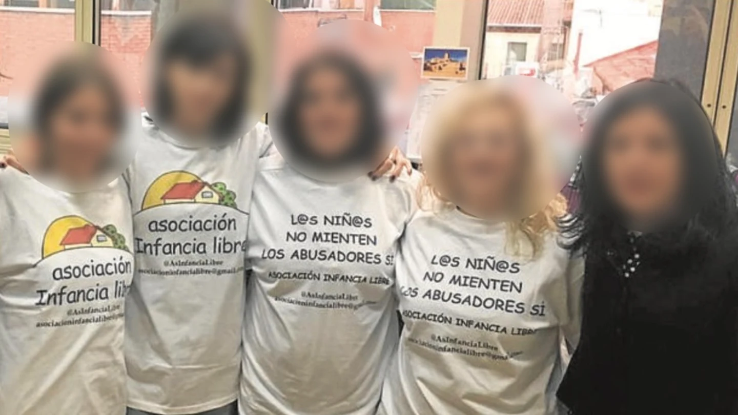 Miembros de la asociación Infancia Libre Miembros de la asociación Infancia Libre