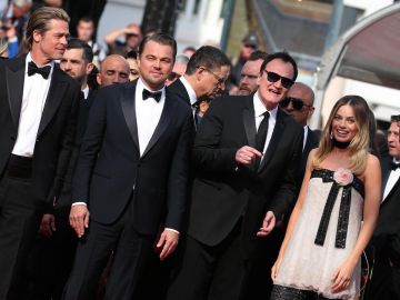 Tarantino junto a Brad Pitt, Leonardo DiCaprio y Margot Robbie Tarantino junto a Brad Pitt, Leonardo DiCaprio y Margot Robbie