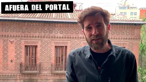 Gonzo Afuera del portal