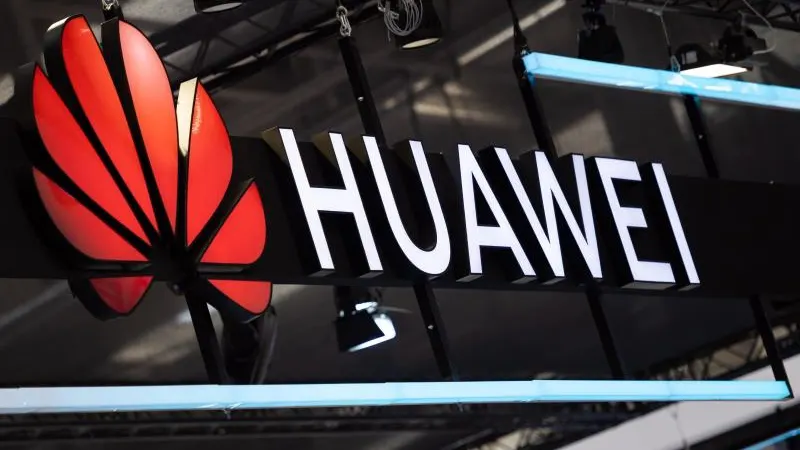 Imagen del logotipo de Huawei en su puesto durante una feria electrónica