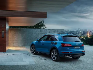 Audi Q5 55 TFSIe quattro Audi Q5 55 TFSIe quattro