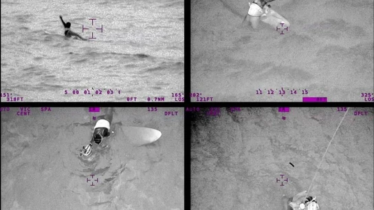 El rescate de una surfista por parte de la Armada de Chile El rescate de una surfista por parte de la Armada de Chile