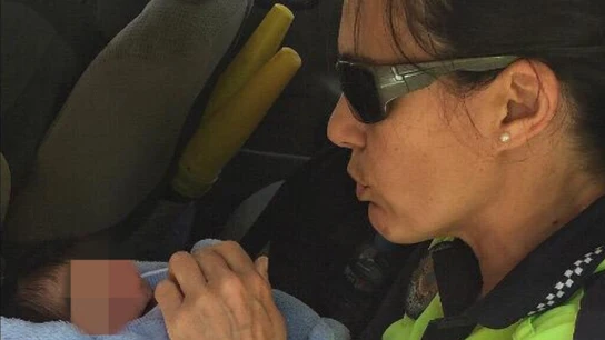 Bebé abandonado en Murcia rescatado por la Policía Bebé abandonado en Murcia rescatado por la Policía