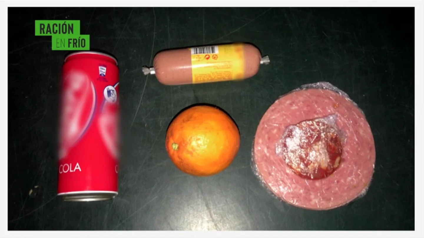 Pan duro, una fruta y dos lonchas de fiambre: así es el menú que reciben los militares cuando están de maniobras y que provoca "desmayos" Pan duro, una fruta y dos lonchas de fiambre: así es el menú que reciben los militares cuando están de maniobras y que provoca "desmayos"