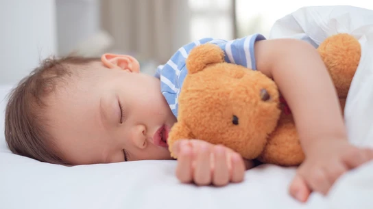 Bebé durmiendo Bebé durmiendo