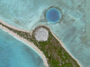 El domo de Runit es una estructura construida en la isla del mismo nombre El domo de Runit es una estructura construida en la isla del mismo nombre