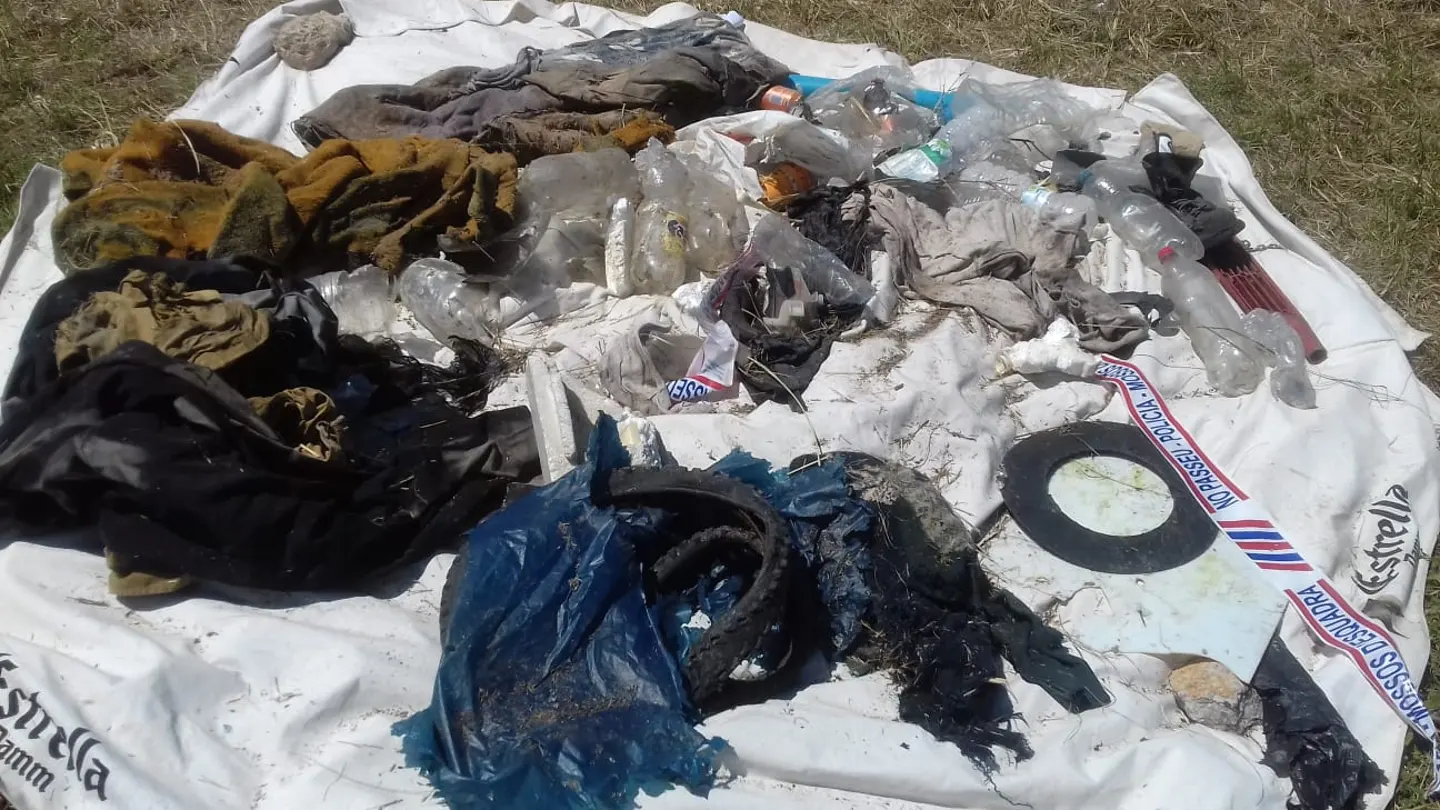 Restos encontrados en una manta en el lugar donde hallaron a Jumillas Restos encontrados en una manta en el lugar donde hallaron a Jumillas