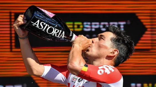 Caleb Ewan celebra su triunfo de etapa en el Giro Caleb Ewan celebra su triunfo de etapa en el Giro