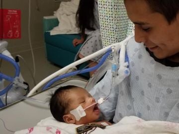 Yovani junto a su hijo, en "muerte cerebral" Yovani junto a su hijo, en "muerte cerebral"
