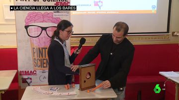 Ciencia entre cervezas para estar de fiesta y aprender: el éxito del 'Paint of Science' en España Ciencia entre cervezas para estar de fiesta y aprender: el éxito del 'Paint of Science' en España