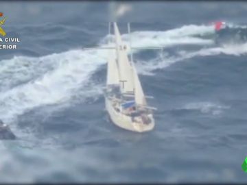La Guardia Civil intercepta un velero cargado con 600 kilos de cocaína La Guardia Civil intercepta un velero cargado con 600 kilos de cocaína