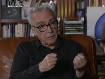Juan José Millás medita sobre "la euforia excesiva": "Aunque estés muy contento, tienes que hacerte el cabreado o el destino te da algo malo" Juan José Millás medita sobre "la euforia excesiva": "Aunque estés muy contento, tienes que hacerte el cabreado o el destino te da algo malo"