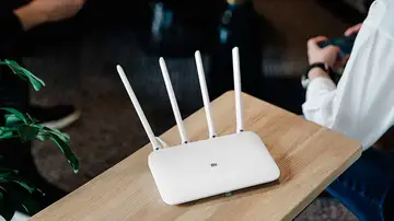 Router sobre una mesa Router sobre una mesa