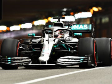 Lewis Hamilton pilota el Mercedes en el trazado de Montecarlo Lewis Hamilton pilota el Mercedes en el trazado de Montecarlo