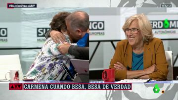 Beso entre Ferreras y Cristina Almeida