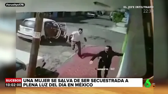 Las impactantes imágenes del intento de secuestro a una mujer en México Las impactantes imágenes del intento de secuestro a una mujer en México
