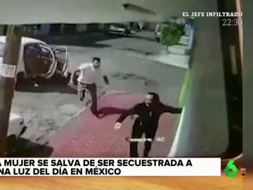 Las impactantes imágenes del intento de secuestro a una mujer en México Las impactantes imágenes del intento de secuestro a una mujer en México