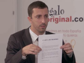 El Jefe infiltrado le muestra a Adrián su carta de despido: "Hay fallos imperdonables" El Jefe infiltrado le muestra a Adrián su carta de despido: "Hay fallos imperdonables"