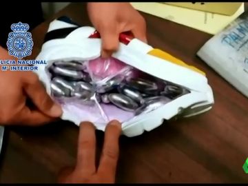 Hallan cinco kilos de hachís ocultos en suelas de zapatillas deportivas Hallan cinco kilos de hachís ocultos en suelas de zapatillas deportivas