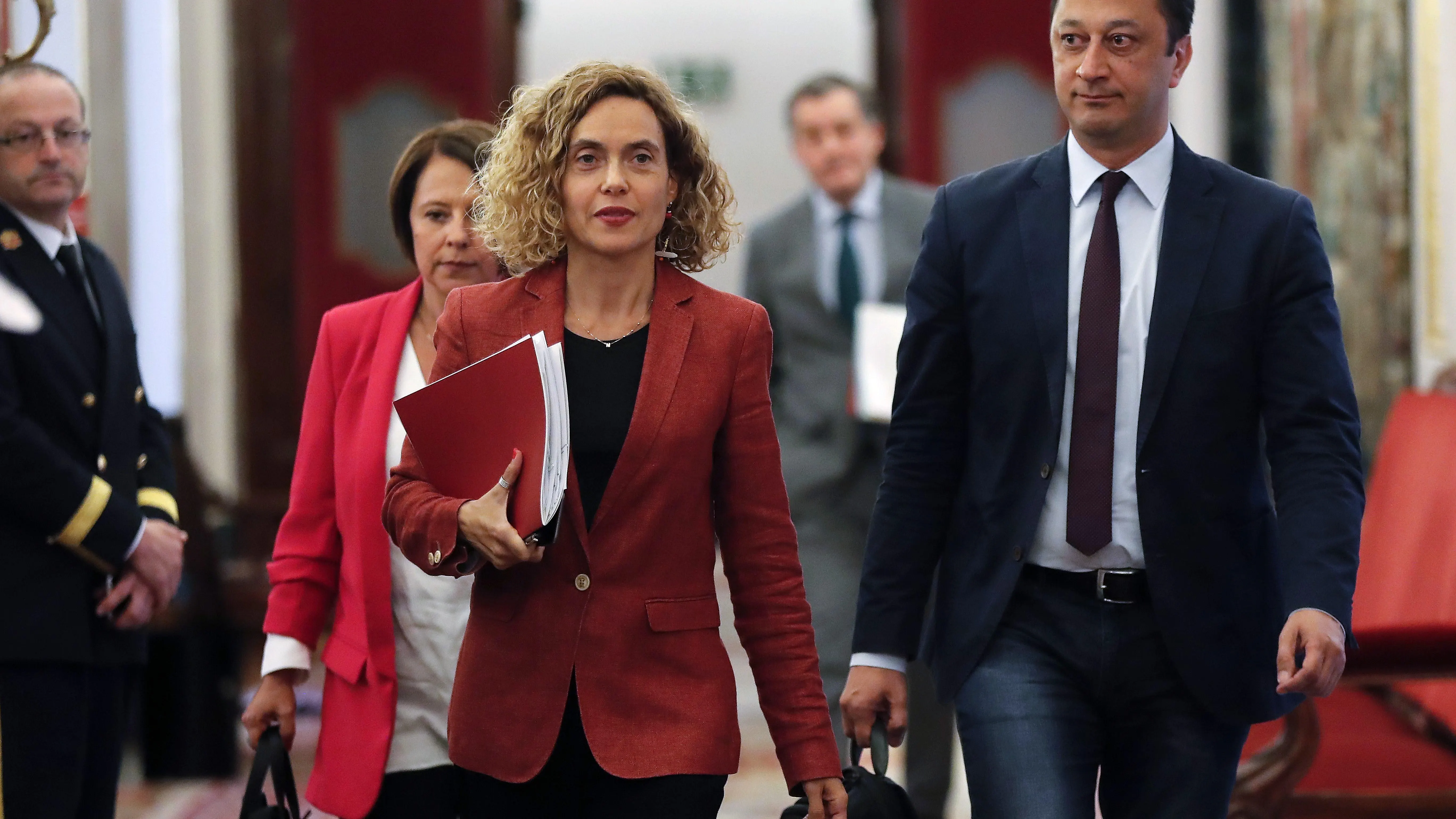 La presidenta del Congreso, Meritxell Batet, junto al vicepresidente segundo y la secretaria segunda de la Mesa, Sofía Herranz y Alfonso Rodríguez Gómez de Celis.