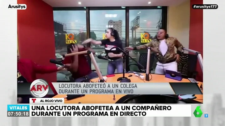 La brutal agresión de una locutora de radio a uno de sus compañeros en pleno directo