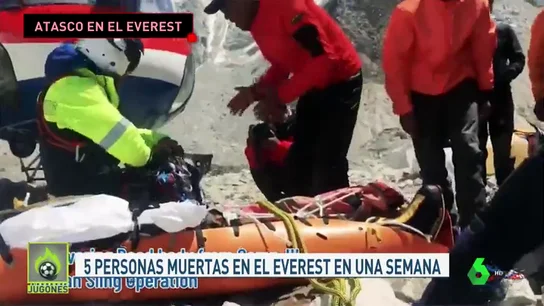 Cinco muertos en el Everest tras tres días de atascos en la cumbre del mundo Cinco muertos en el Everest tras tres días de atascos en la cumbre del mundo