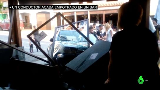 Un conductor ebrio empotra su coche en una cafeter&iacute;a de Purullena, Granada