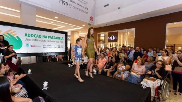 Polémico desfile de menores en Brasil