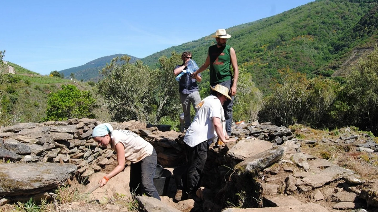 Excavación en Ribeira Sacra .Excavación en Ribeira Sacra.