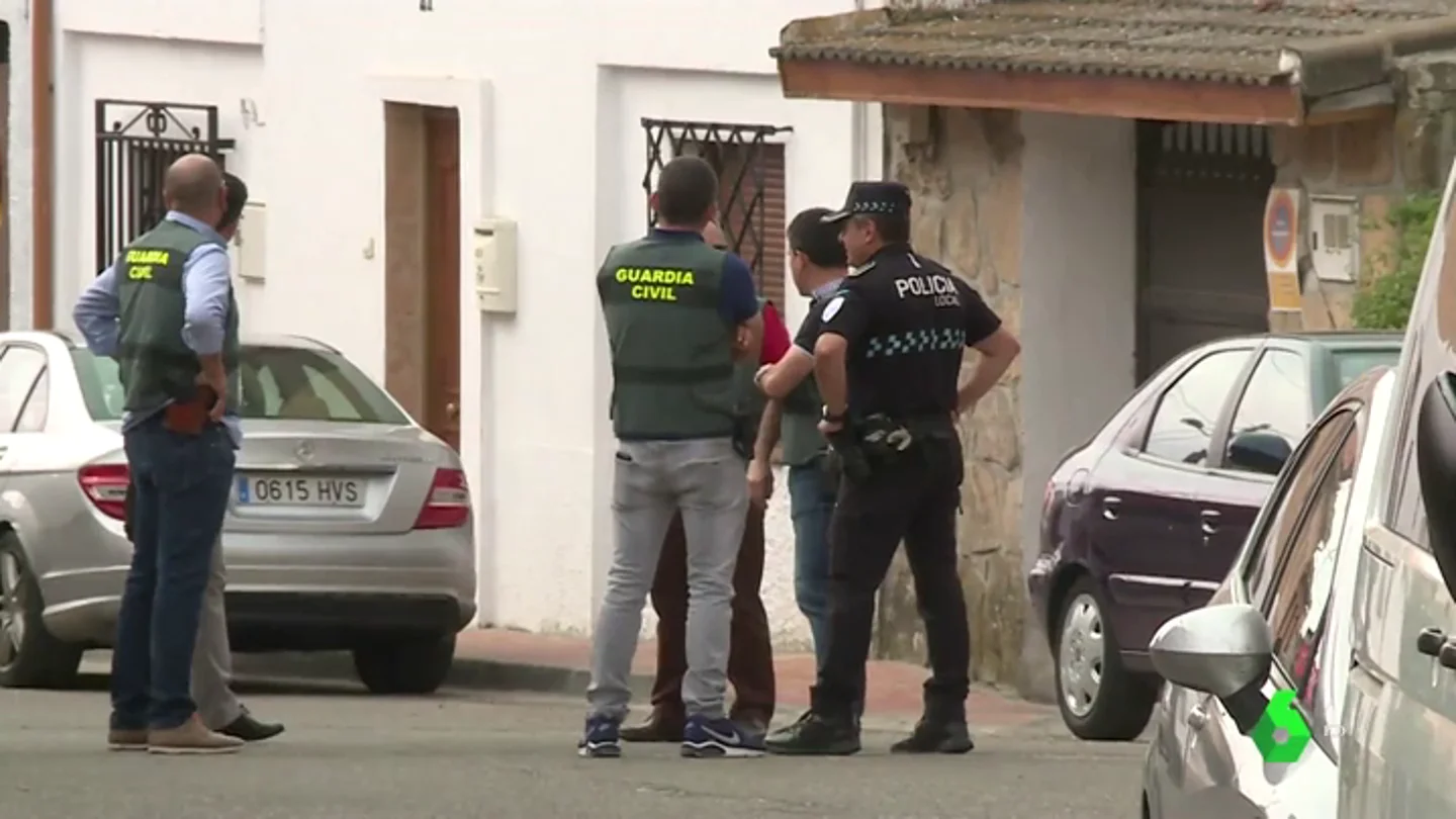 Analizan restos biológicos hallados en la casa del detenido por la desaparición de Roberto en Casarrubios Analizan restos biológicos hallados en la casa del detenido por la desaparición de Roberto en Casarrubios