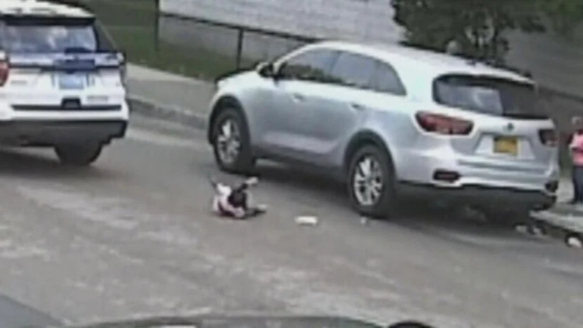 Una niña de un año consigue sobrevivir tras ser atropellada por un coche patrulla Una niña de un año consigue sobrevivir tras ser atropellada por un coche patrulla