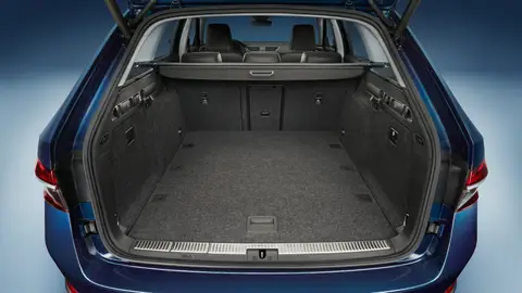 Ofrece el mayor maletero de su segmento con una capacidad de entre 660 y 1.950 litros Skoda convierte a su Superb en su ‘todocamino insignia’ con la versión Scout