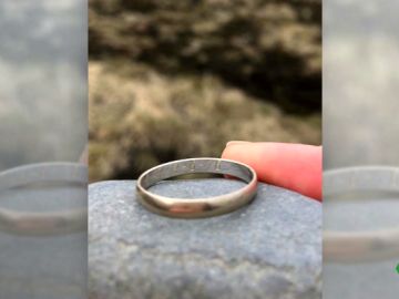 Se busca a los dueños de este anillo zaragozano aparecido en una cascada de Islandia Se busca a los dueños de este anillo zaragozano aparecido en una cascada de Islandia