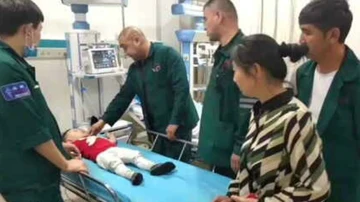 Niño rescatado en China en el hospital