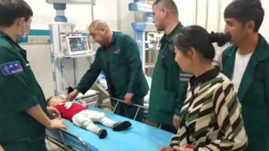 Niño rescatado en China en el hospital Niño rescatado en China en el hospital